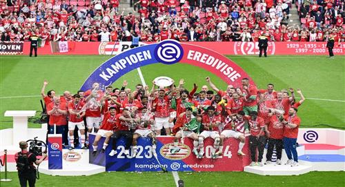 Con Walter Benítez, PSV salió campeón de la Eredivise luego de seis años
